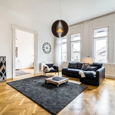 Bpr Luxe De Noir Et Blanc * Budapešť