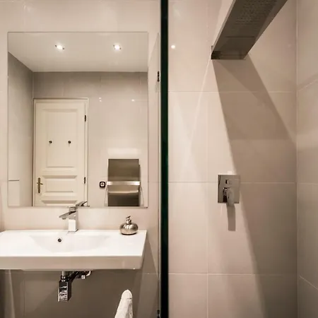 Bpr Luxe De Noir Et Blanc * Budapešť